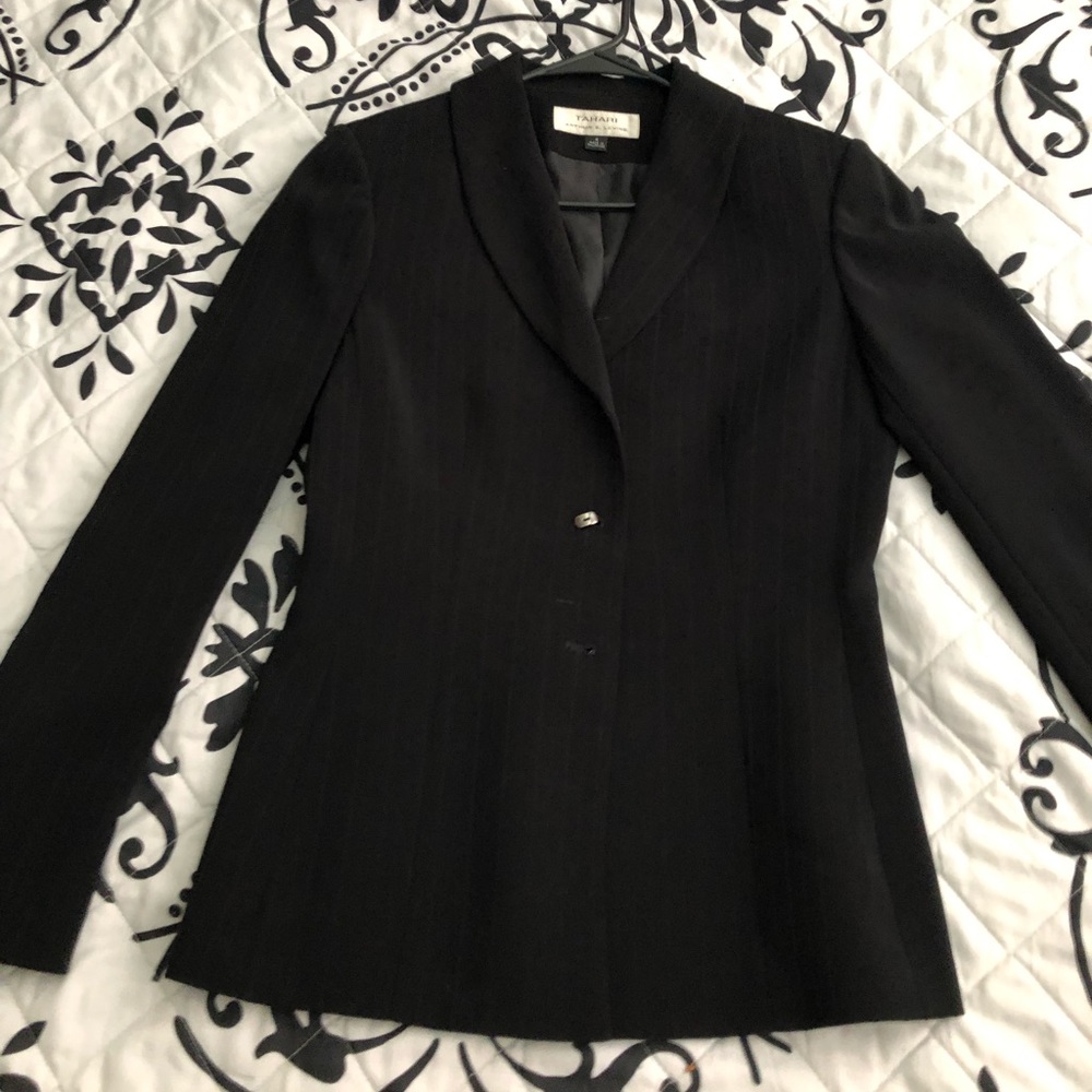 Tahari blazer